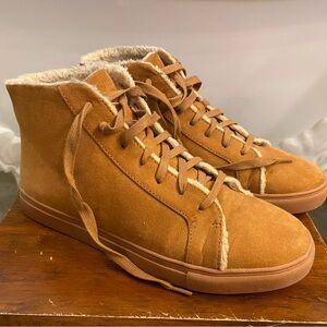 Like new, ultra-suede, fleece lined, high tops! Size 8.